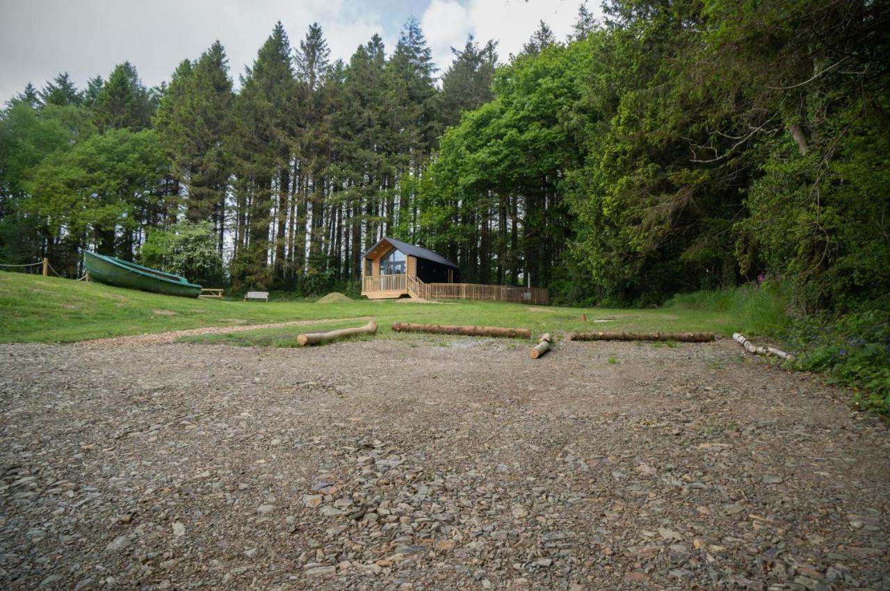 Cabin In The Woods - 1 Bedroom Lodge - Kilgetty Stepaside  エクステリア 写真